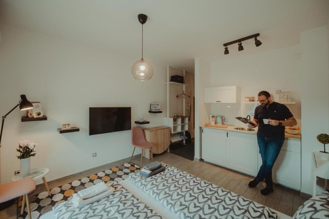 Studio Apartman Centar Джяково Экстерьер фото